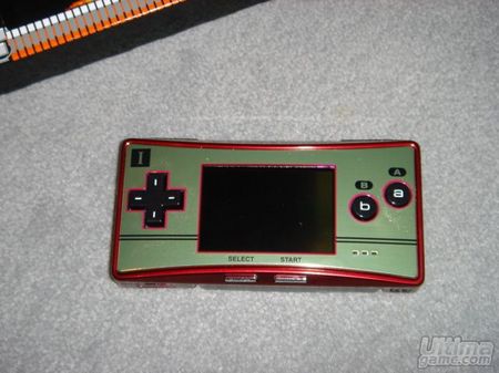 Nintendo pretende vender 4 millones de GameBoy Micro en todo el mundo hasta Marzo del 2006